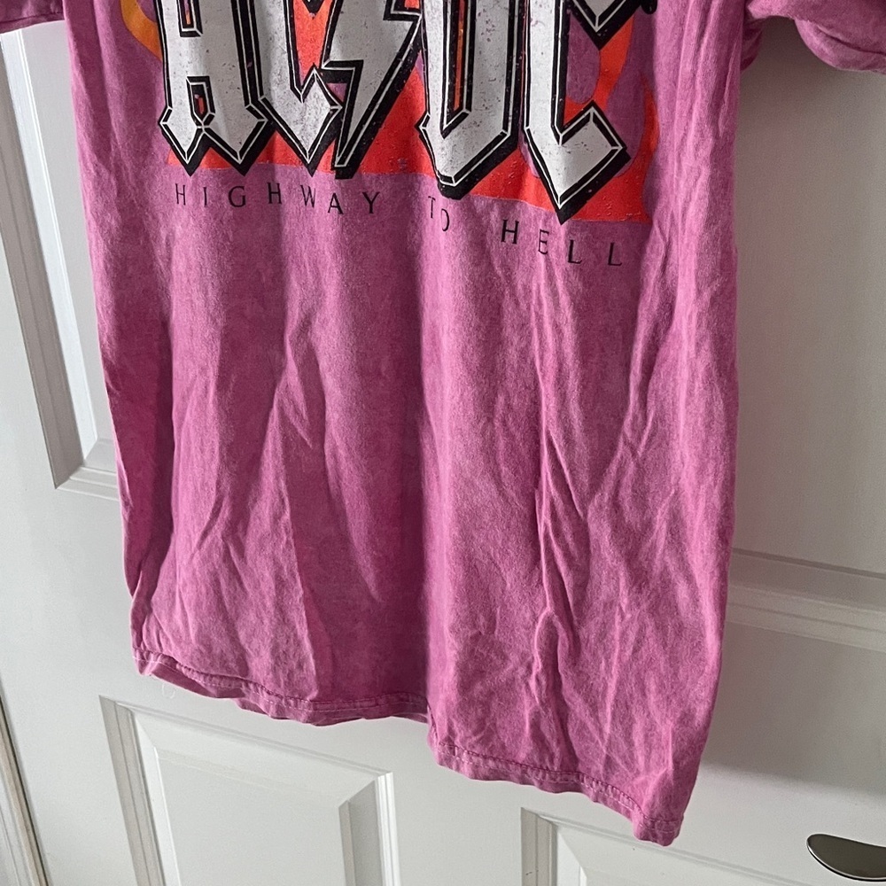 AC/DC Pink Flame Highway to hell  Graphic Tee Sz medium - Picture 3 of 6